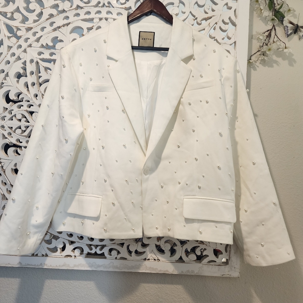 ORTTU NAOKI JACKET PEARLS LOSS FIT RETAIL $295 Color: Off-white NWOT ONE SIZE